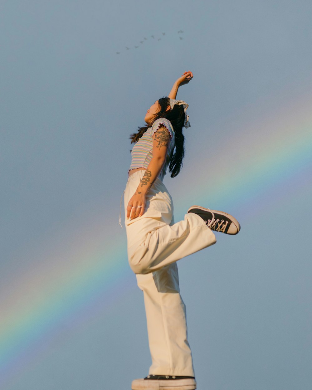 una persona volando por el aire