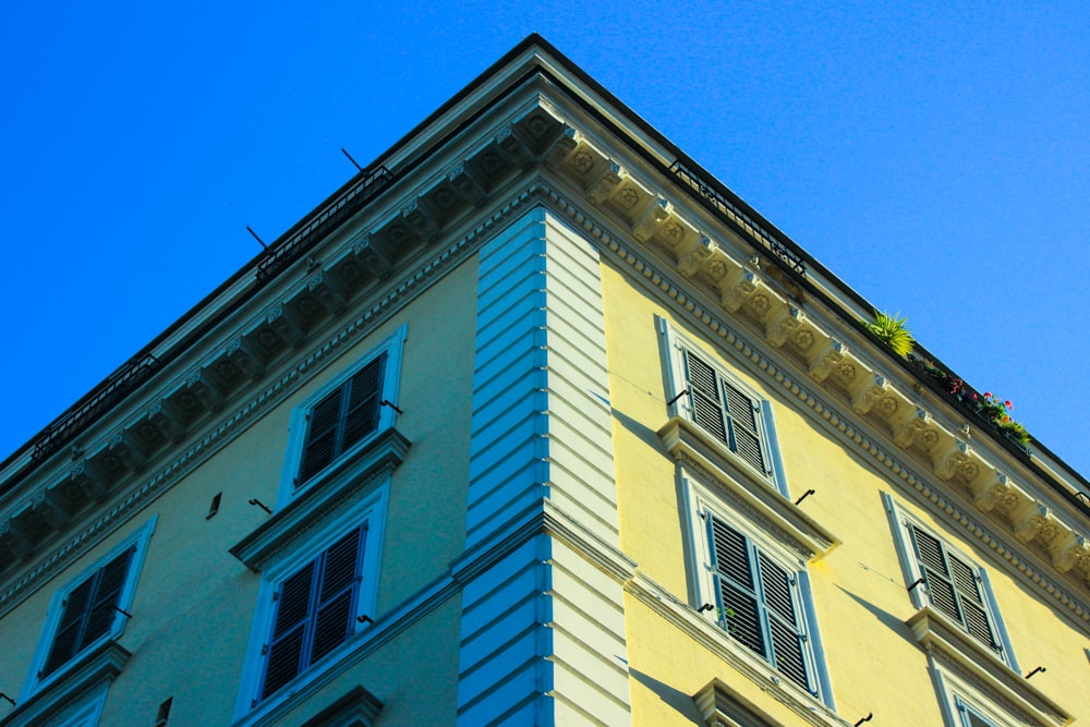 a blue and yellow building