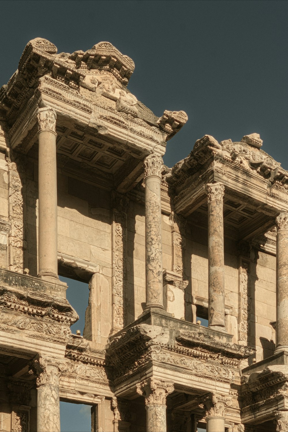 a building with pillars