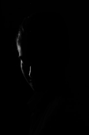 Dynamic thumbnail featuring attention engineering elements like contrast, emotion, and focus.