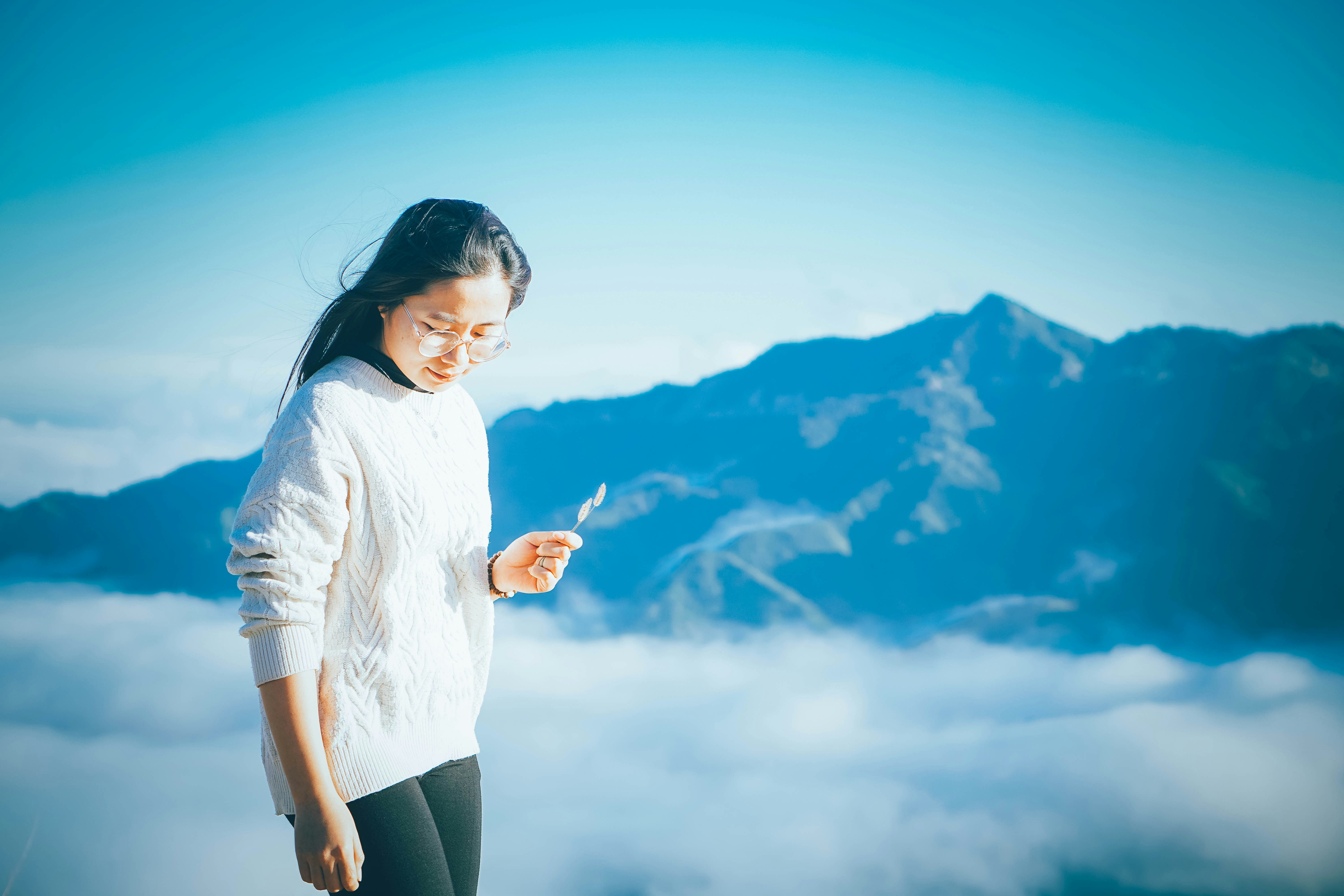 Hiking safety tips for solo female hikers - Use Safety Apps for Added Peace of Mind