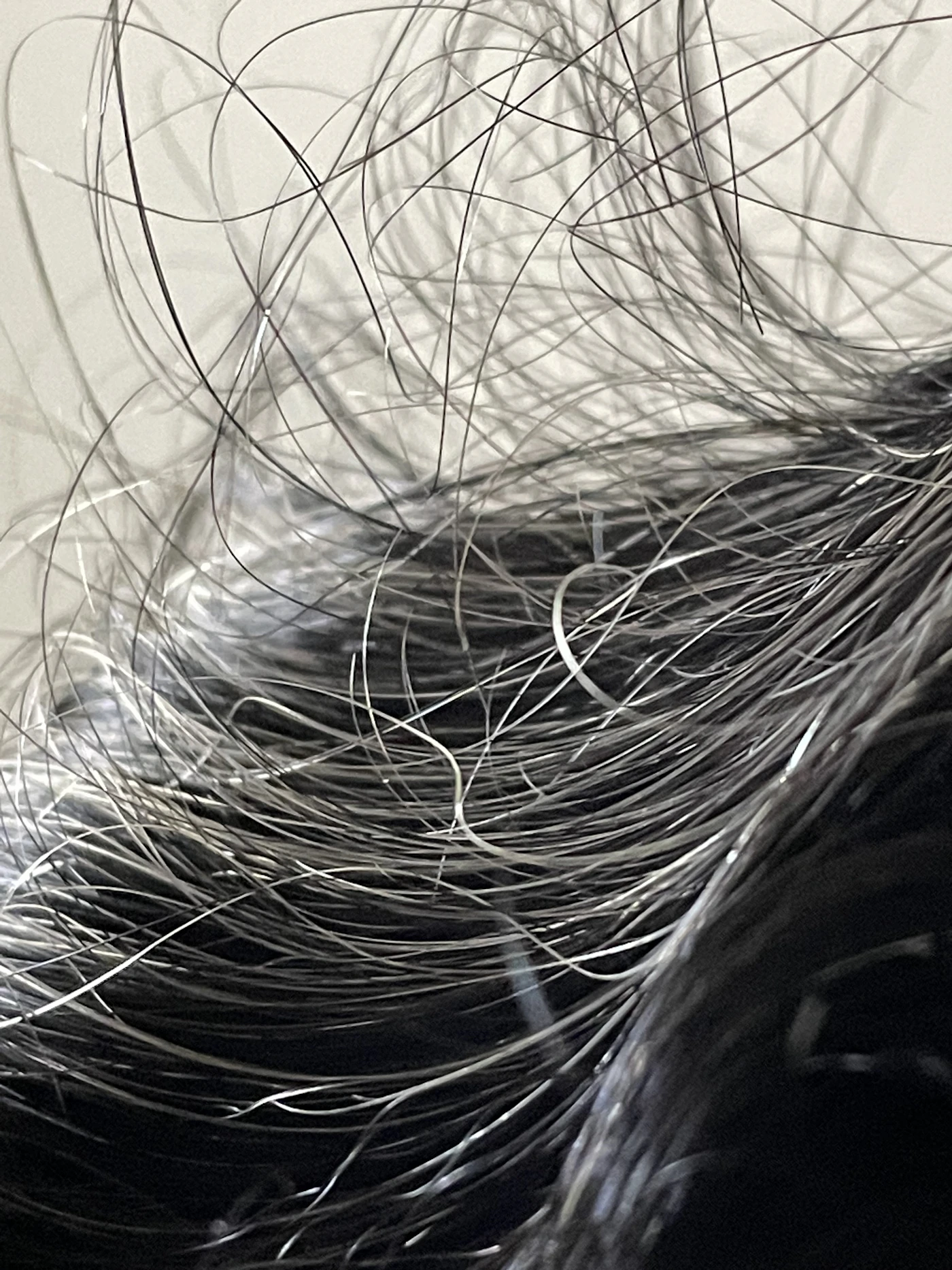 Cheveux fins qui cassent : comment un masque fortifiant renforce sans alourdir