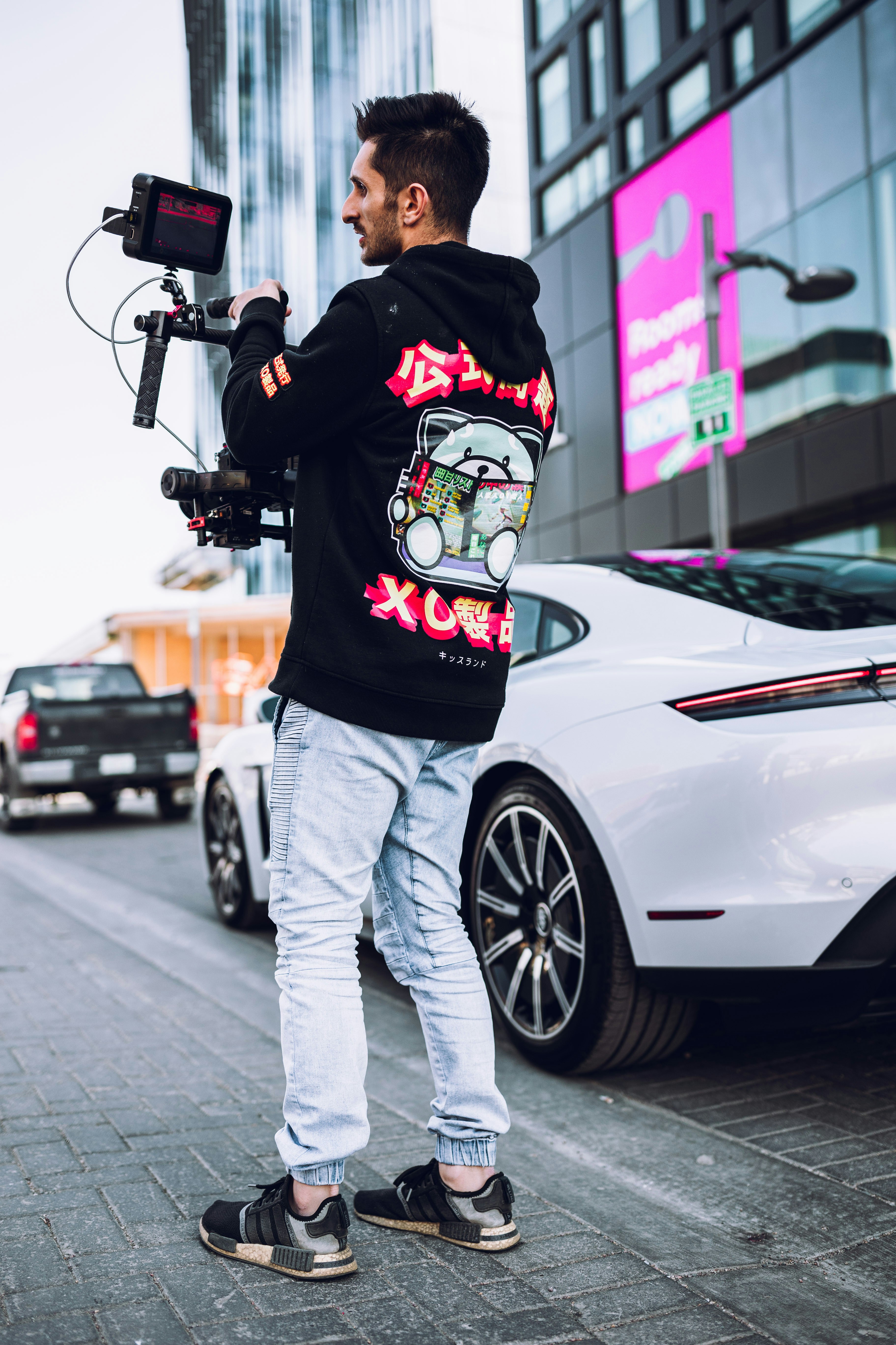 photo-1670349191652-f89d6b1c902d?ixid=M3wxMjA3fDB8MXxzZWFyY2h8MTB8fHN0eWxpc2glMjBjYXIlMjBzd2VhdHNoaXJ0c3xlbnwwfHx8fDE3NTk1MTE2MDJ8MA\u0026ixlib=rb-4.1.0