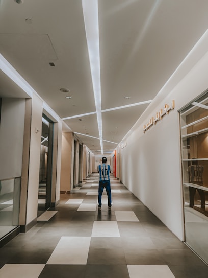 Athlete receiving sports medicine treatment in a modern clinic with blue and gray tones.