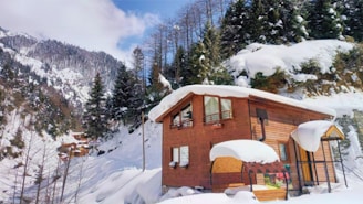 A luxury cabin retreat nestled in snowy mountains, showcasing serene winter beauty.