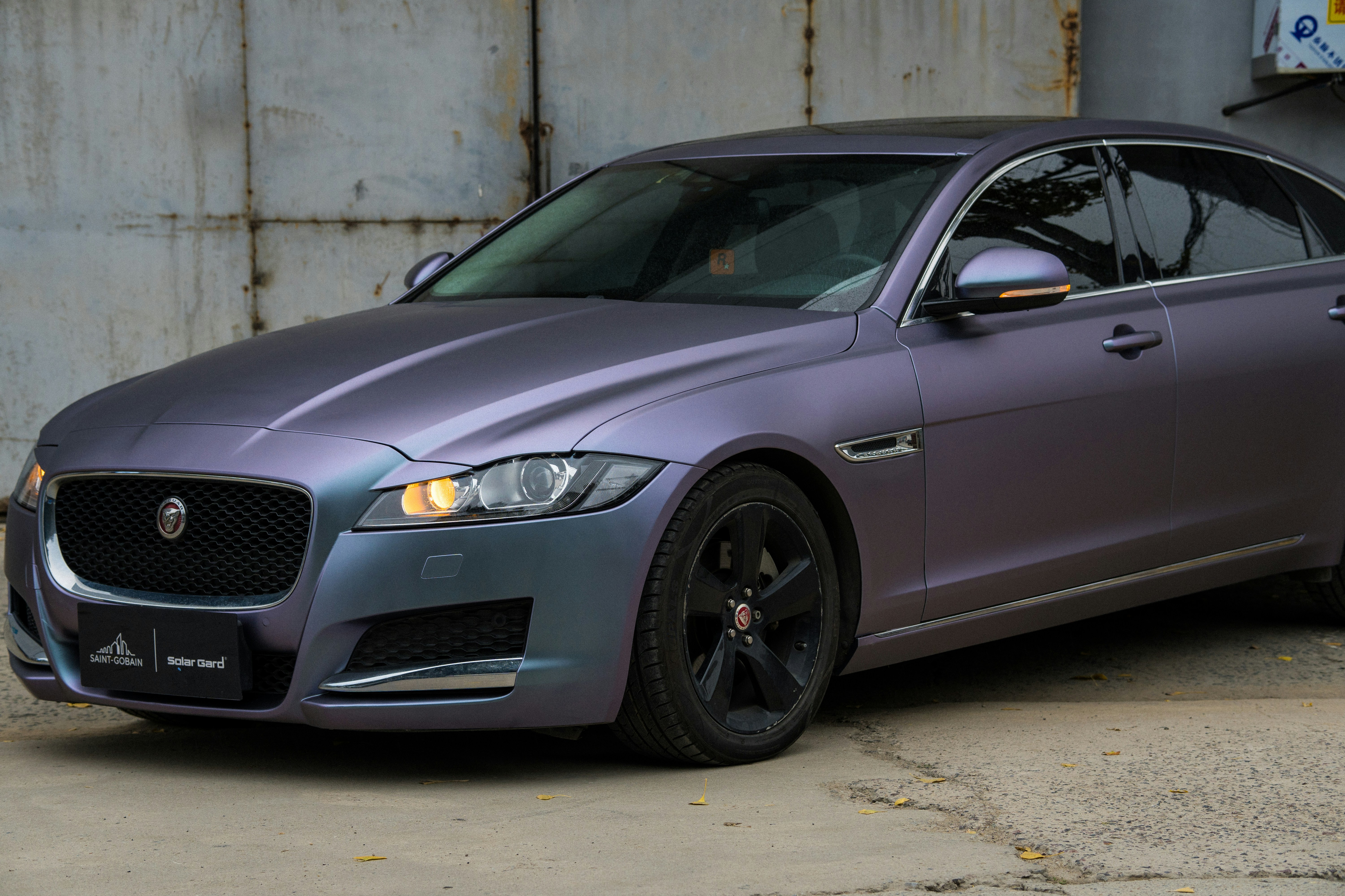 벽 앞에 주차된 차 사진 – Unsplash의 무료 자동차 배경화면 이미지, image size:3000x2000