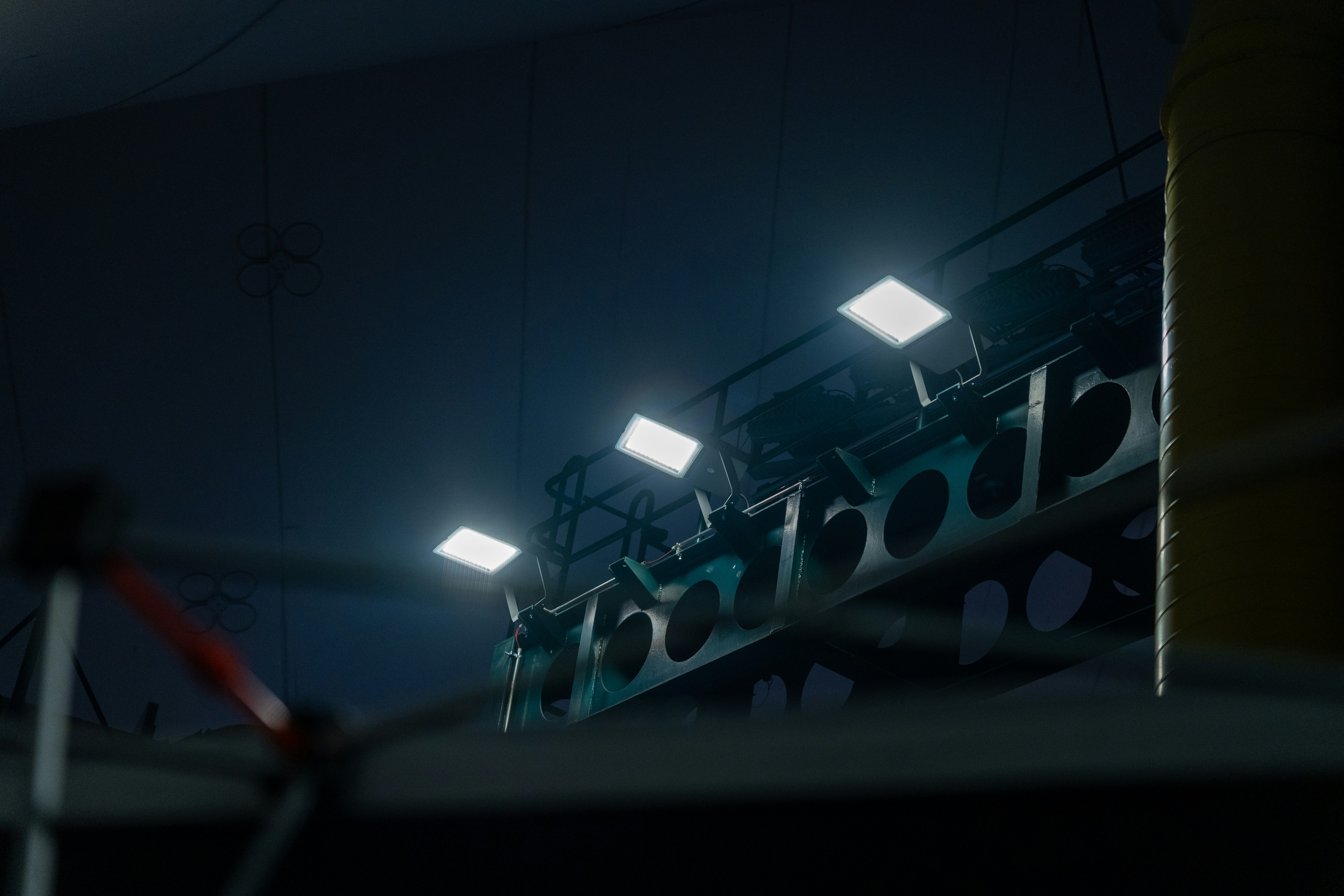 gray computer monitor