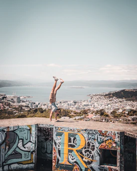 Stickman performing a pistol squat with a city skyline in the background.