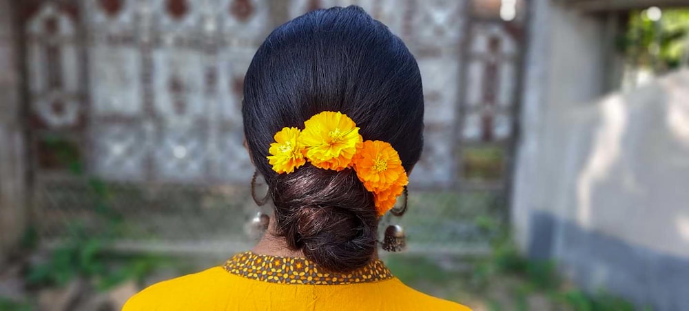 a black hat with yellow flowers