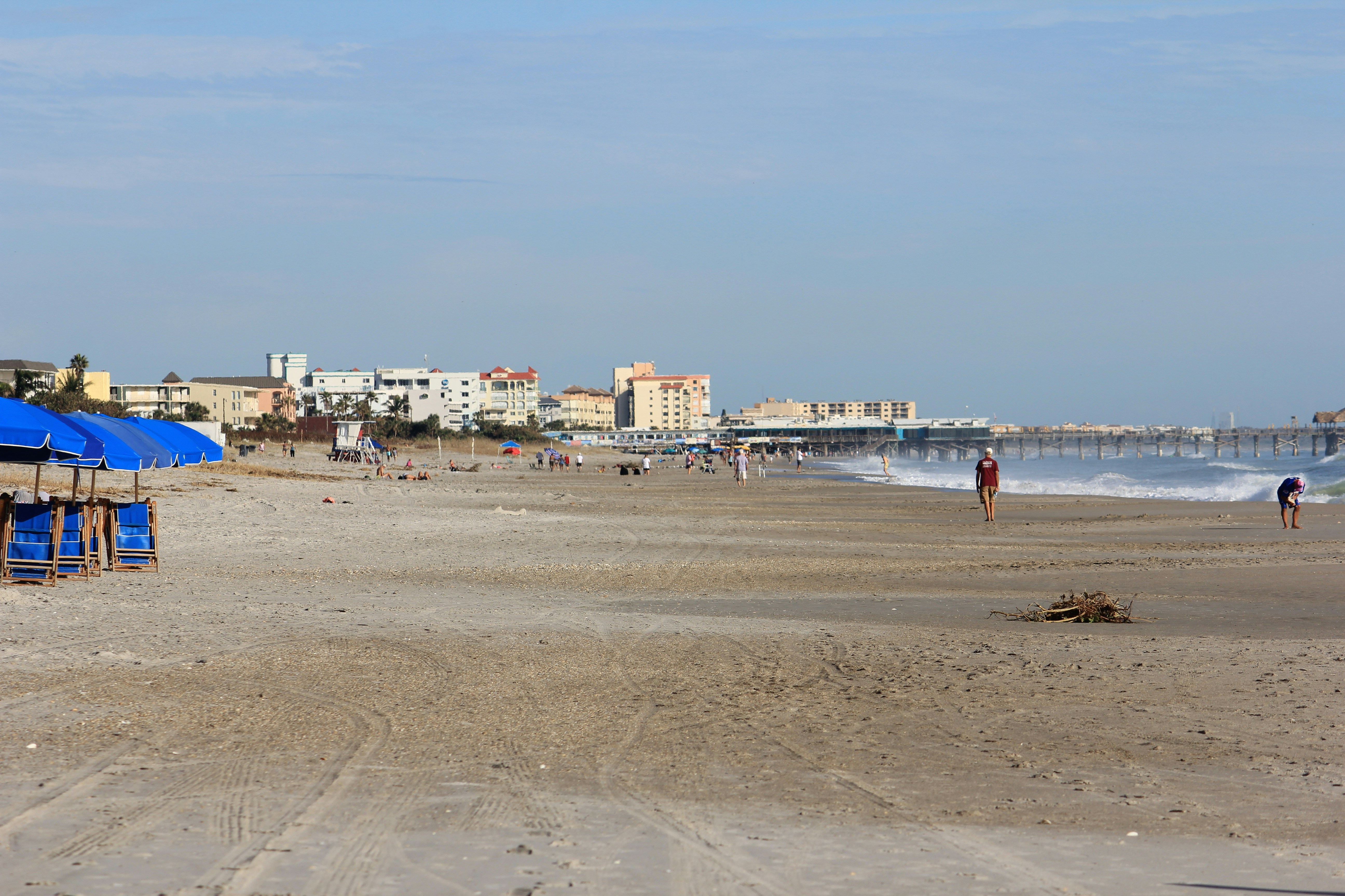 pessoas em uma praia