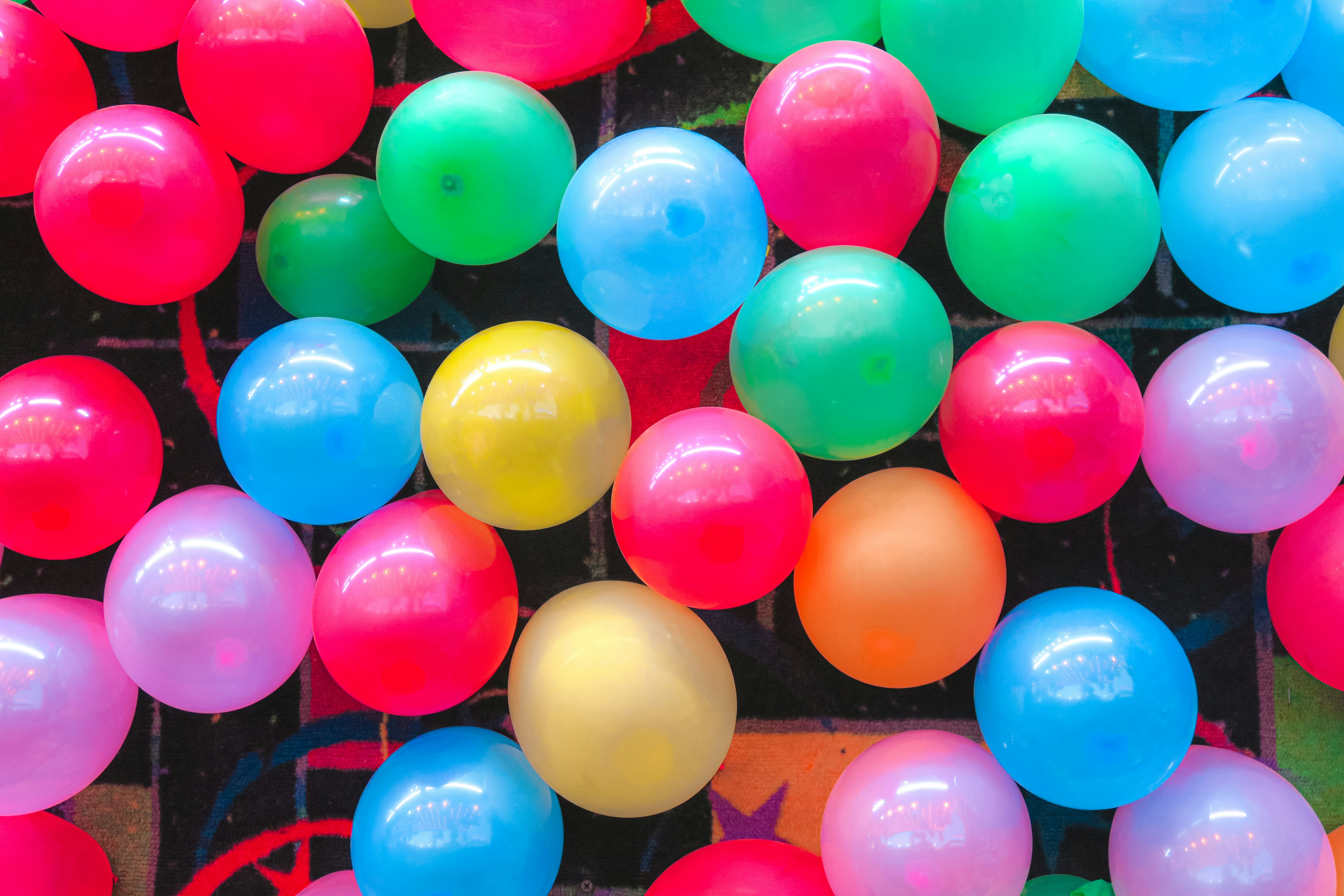 photo-1670469795076-f1332e6e7dfe?ixid=M3wxMjA3fDB8MXxzZWFyY2h8MTZ8fGJvdW5jeSUyMGJhbGxzJTIwb25saW5lfGVufDB8fHx8MTc0NjUzNzQ3Mnww\u0026ixlib=rb-4.1.0