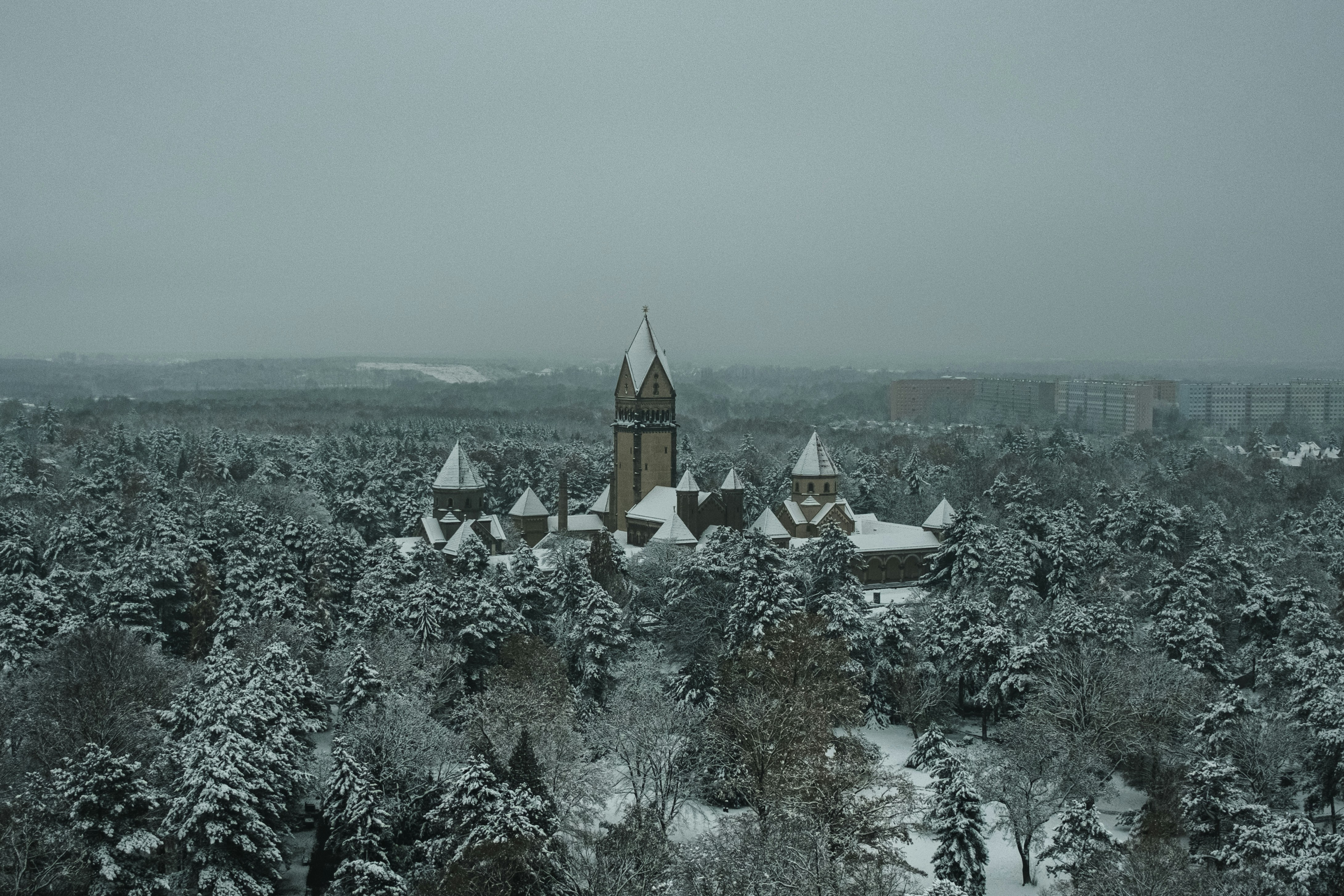 winter city wallpaper, wallpaper, Cold City Travel Outfits: Stay Warm & Stylish 6