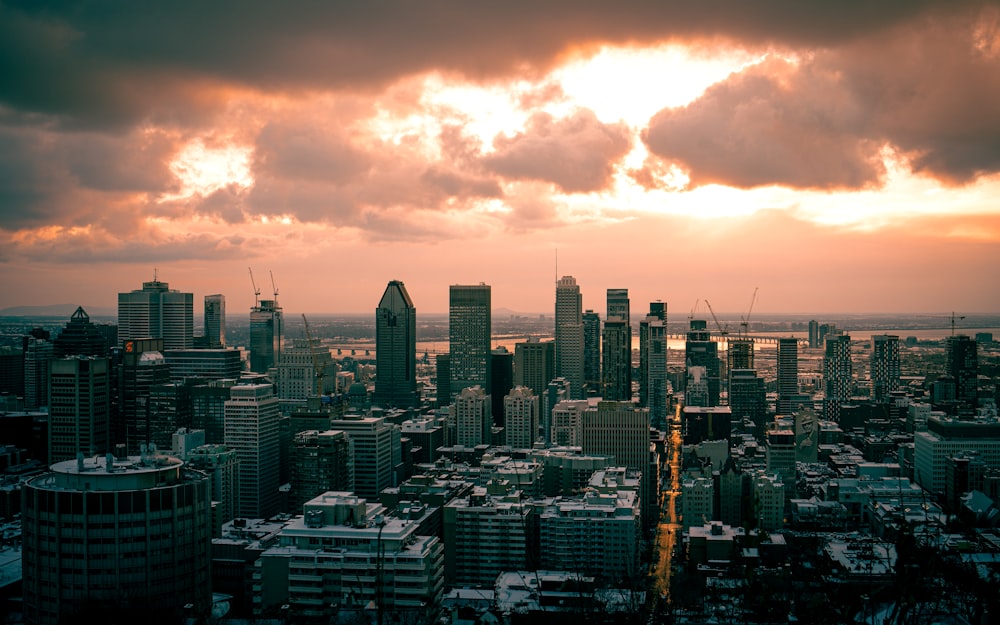 a city skyline with clouds in the sky