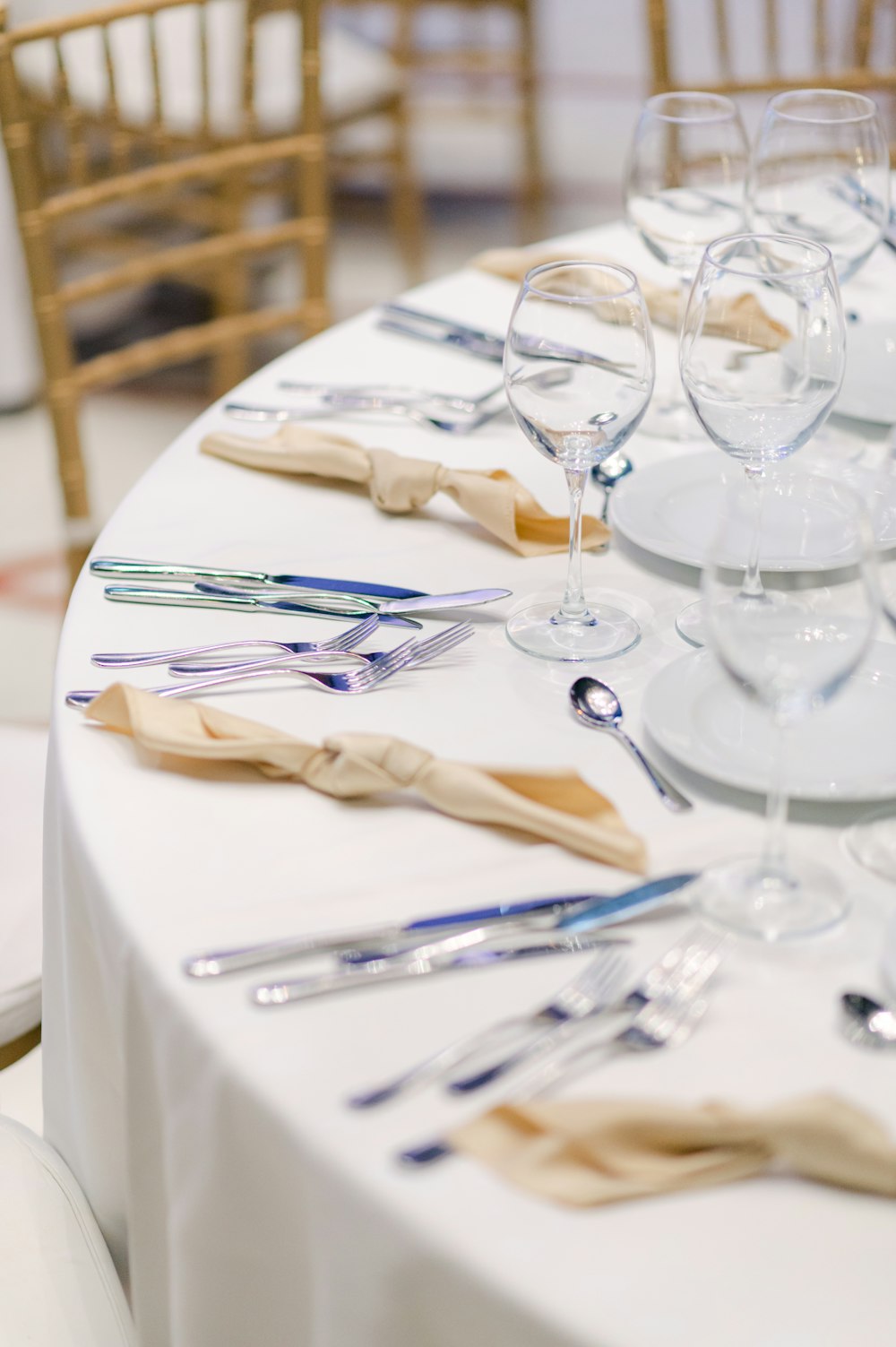 a table with glasses and napkins