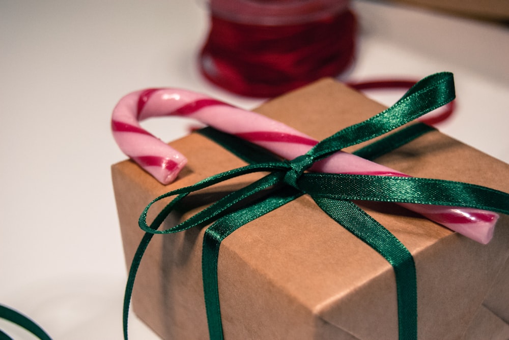 a green ribbon wrapped around a pink bow