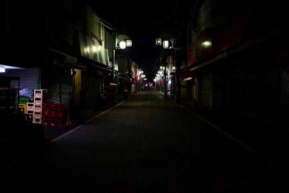 uma rua à noite