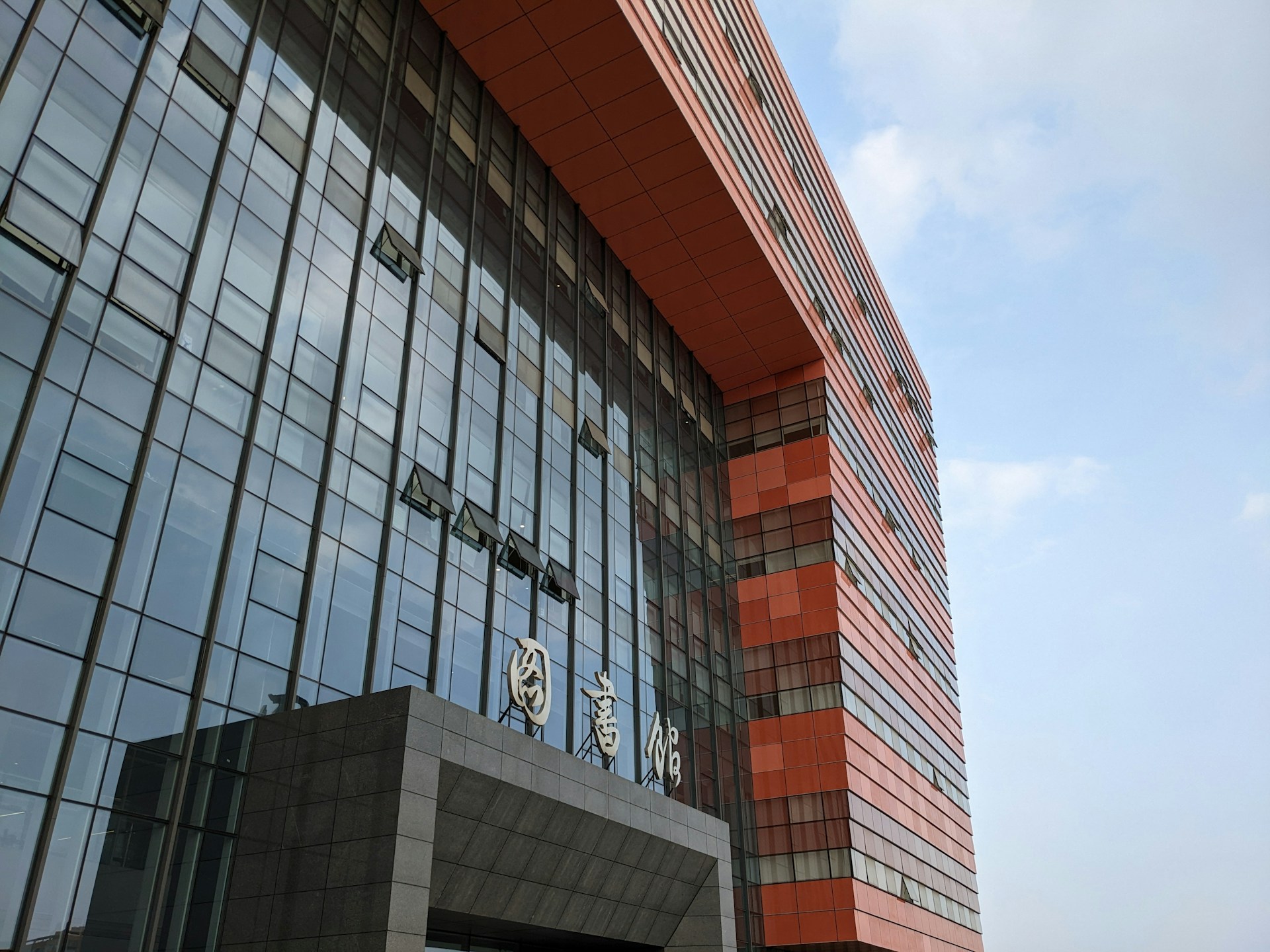 gray computer monitor