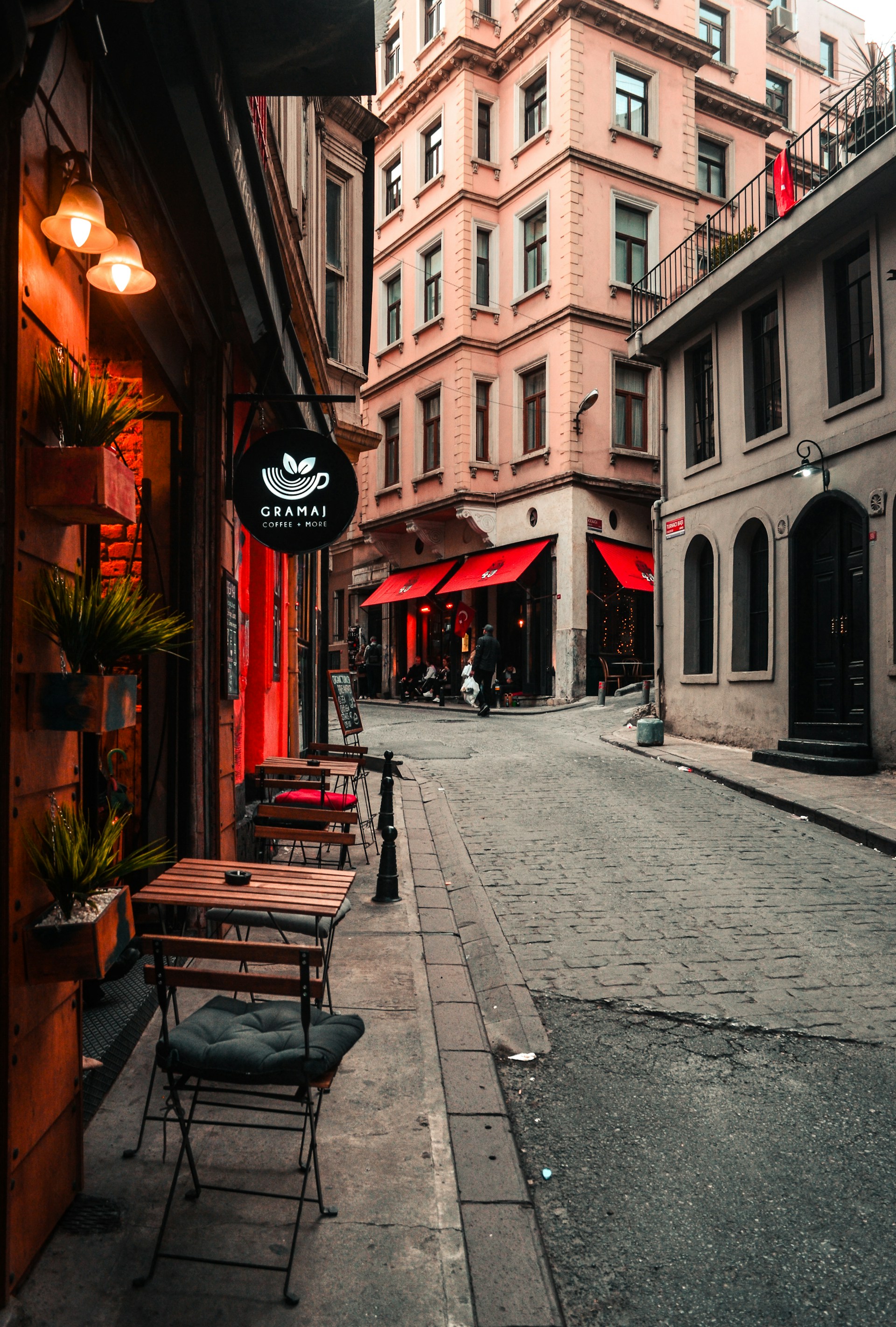 gray computer monitor