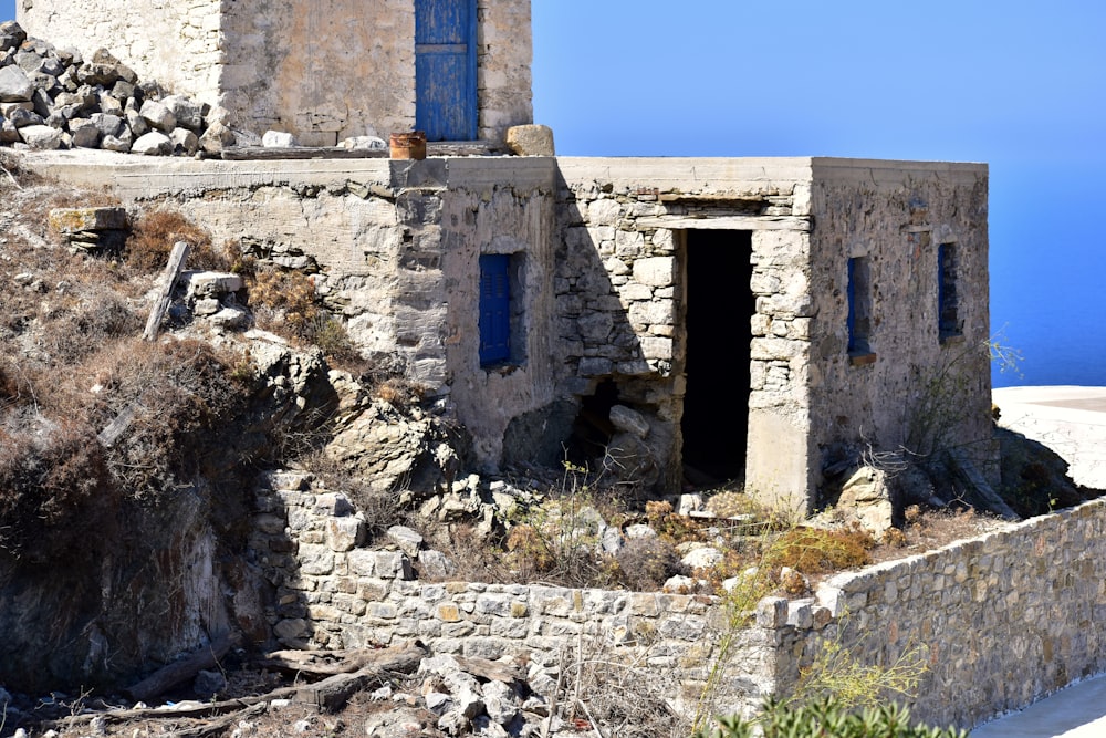 a building with a blue door