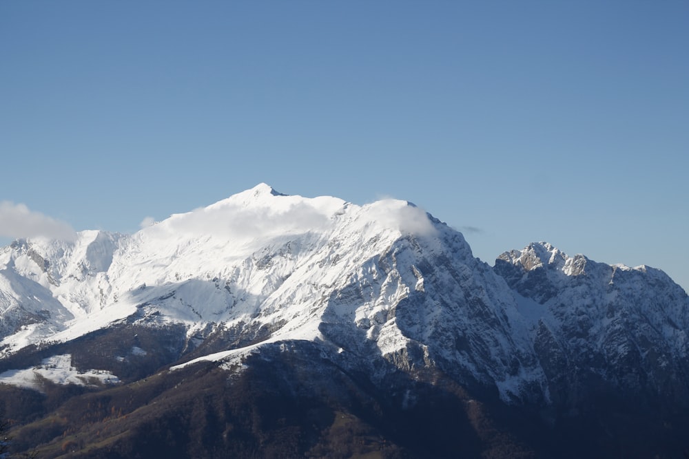 a snowy mountain range