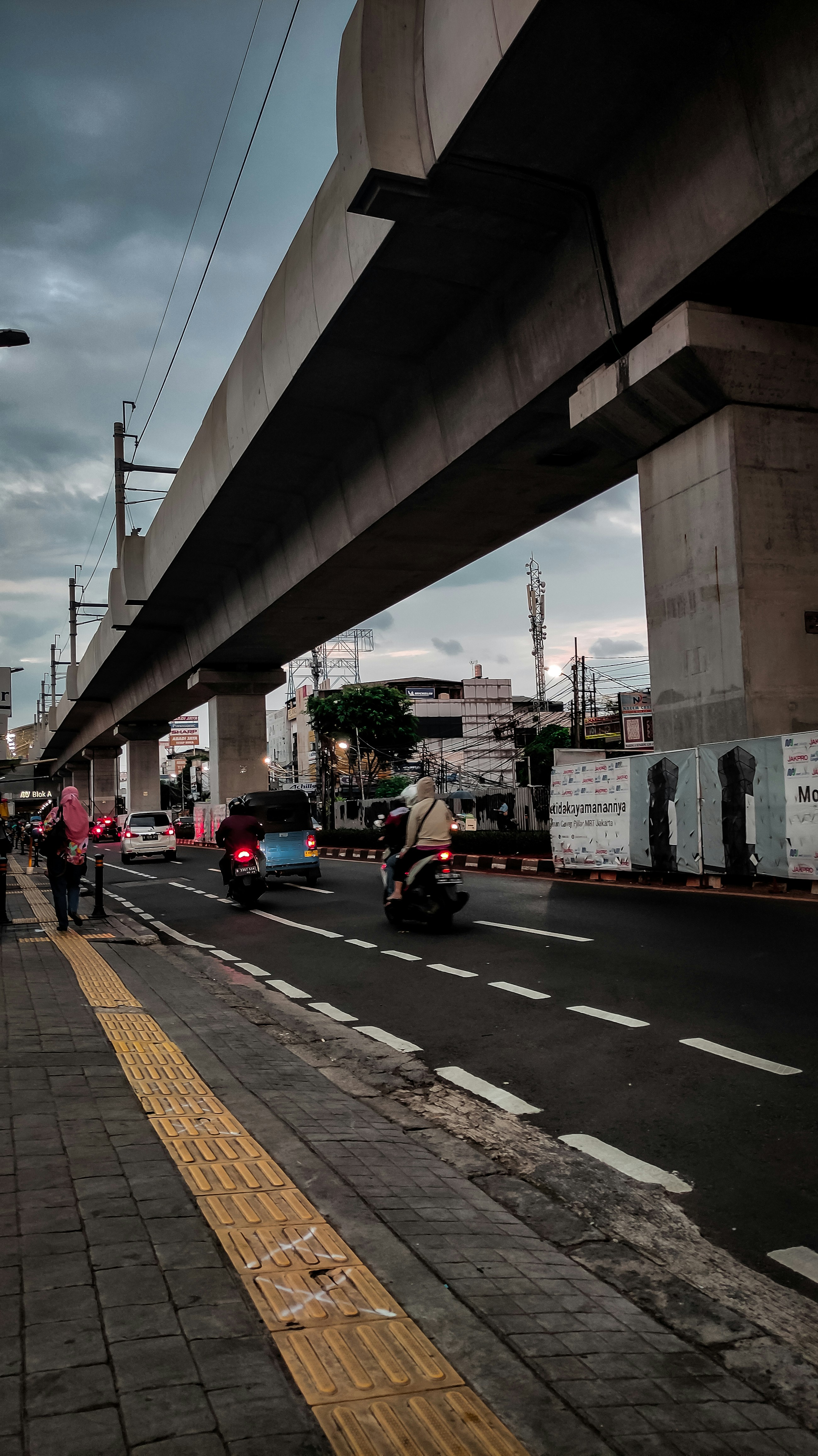 Image of customer support representative