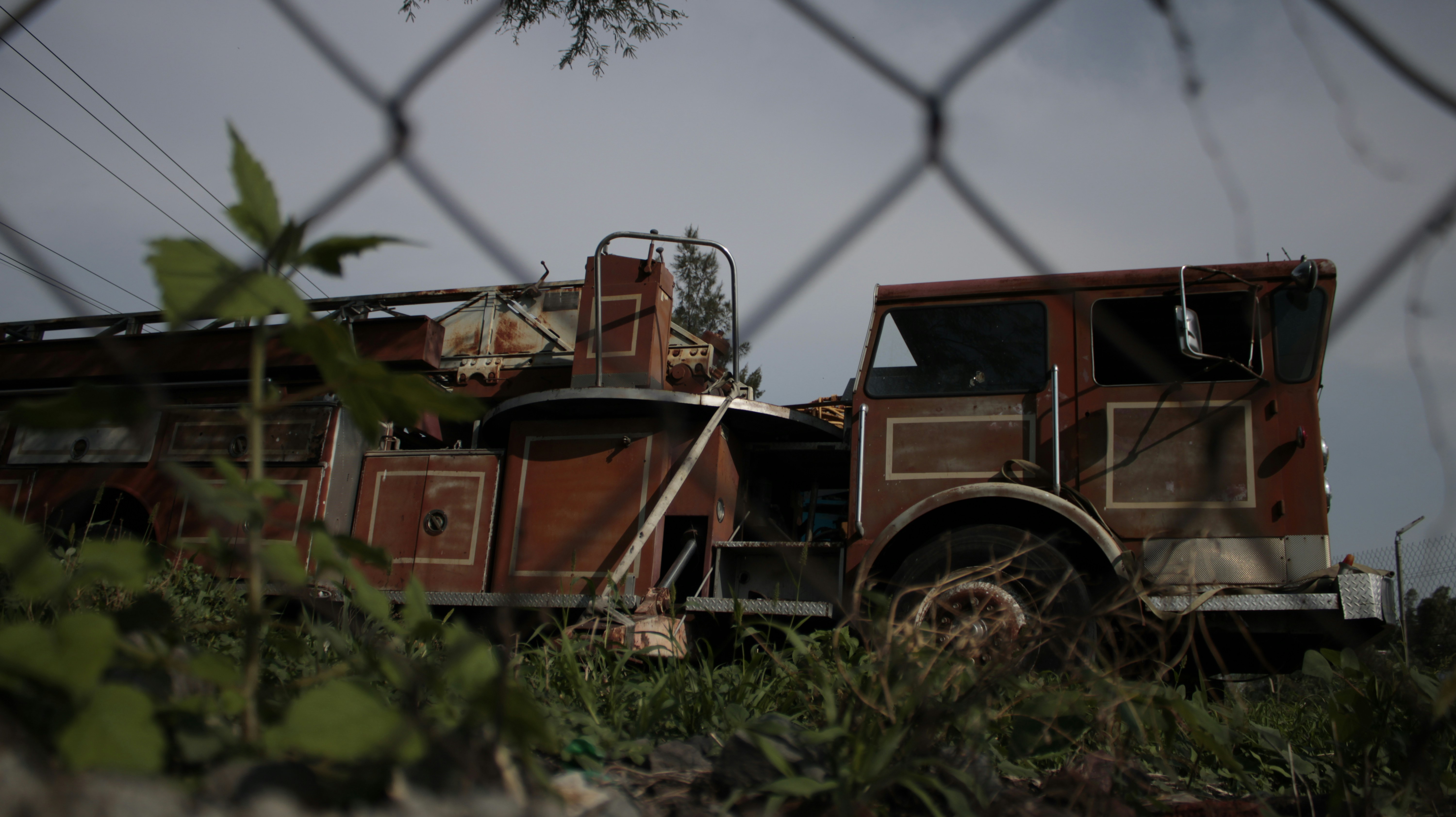 Truk tua yang berkarat