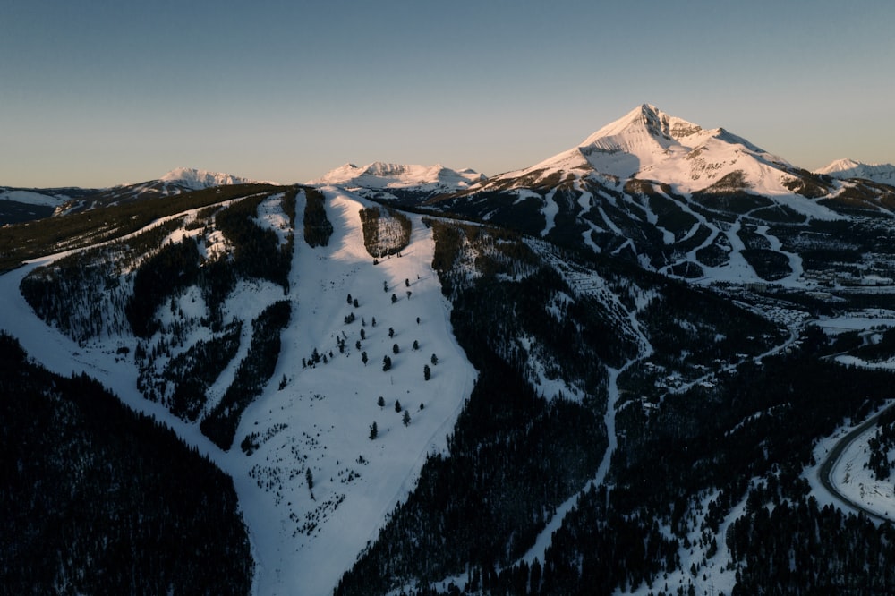 a snowy mountain range