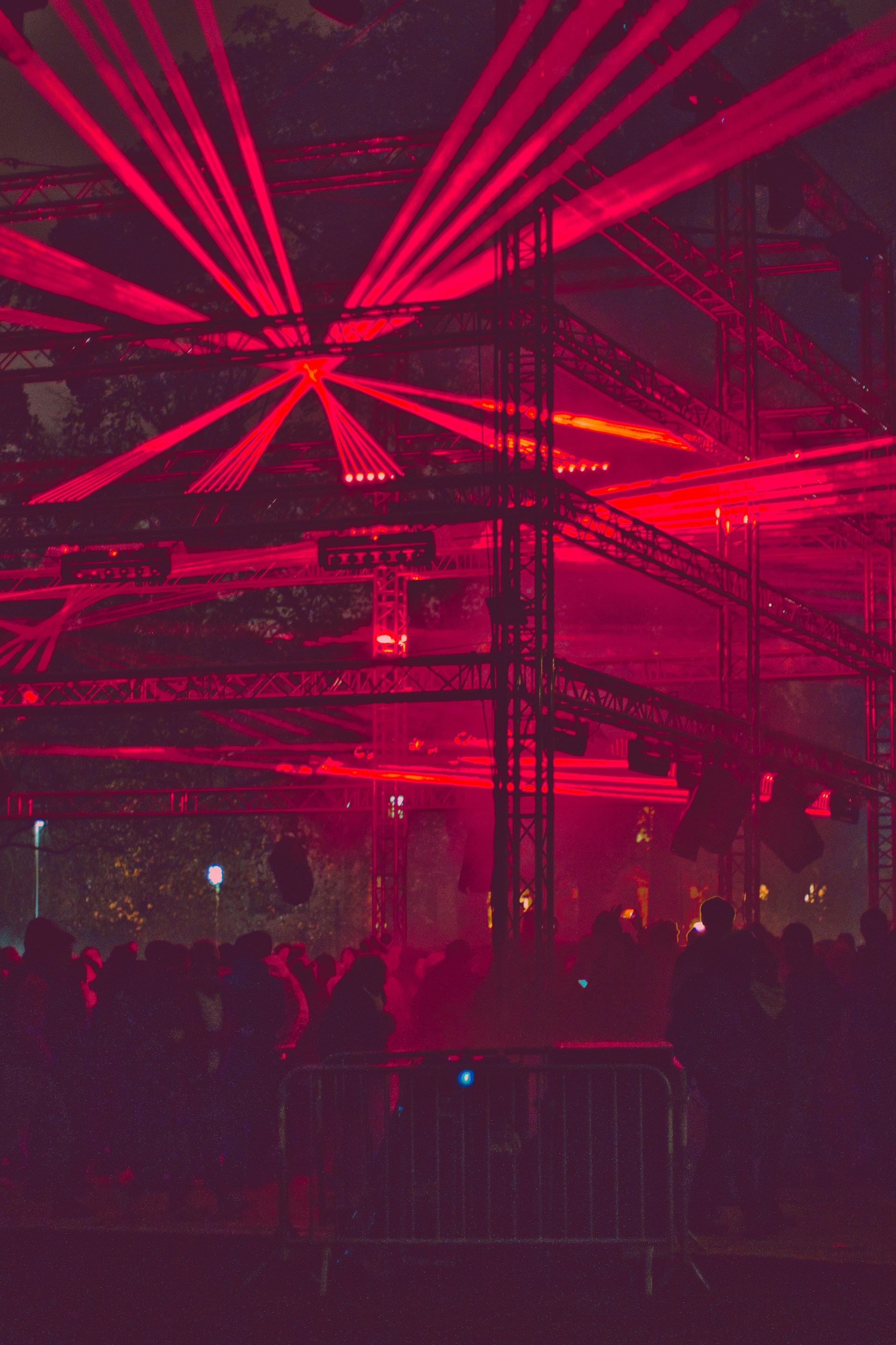 gray computer monitor