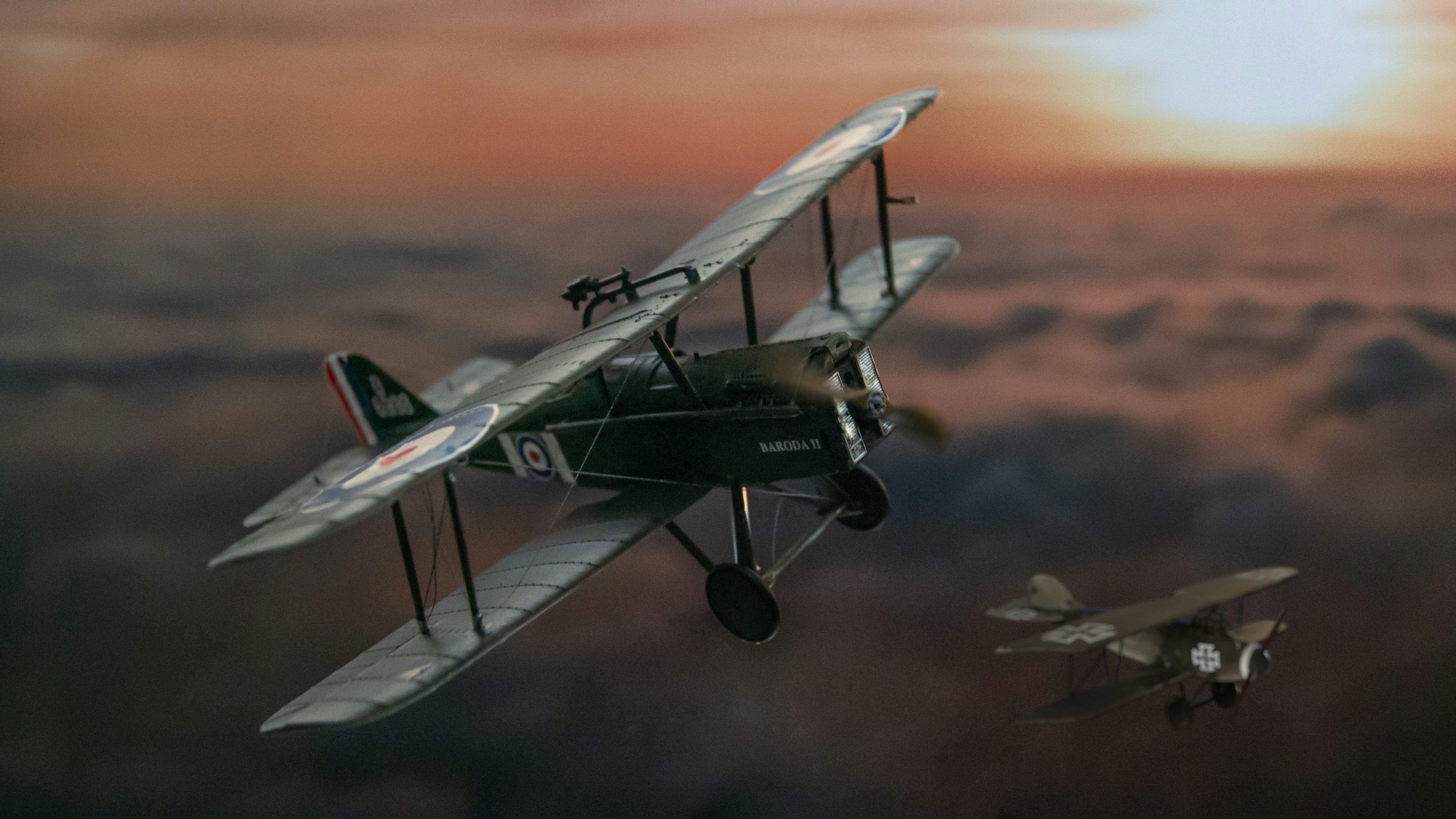 Diorama of a world war one arial engagement, using a scale model in 1:48 of a Royal Aircraft Factory S.E.5, a background canvas and blender + photoshop.