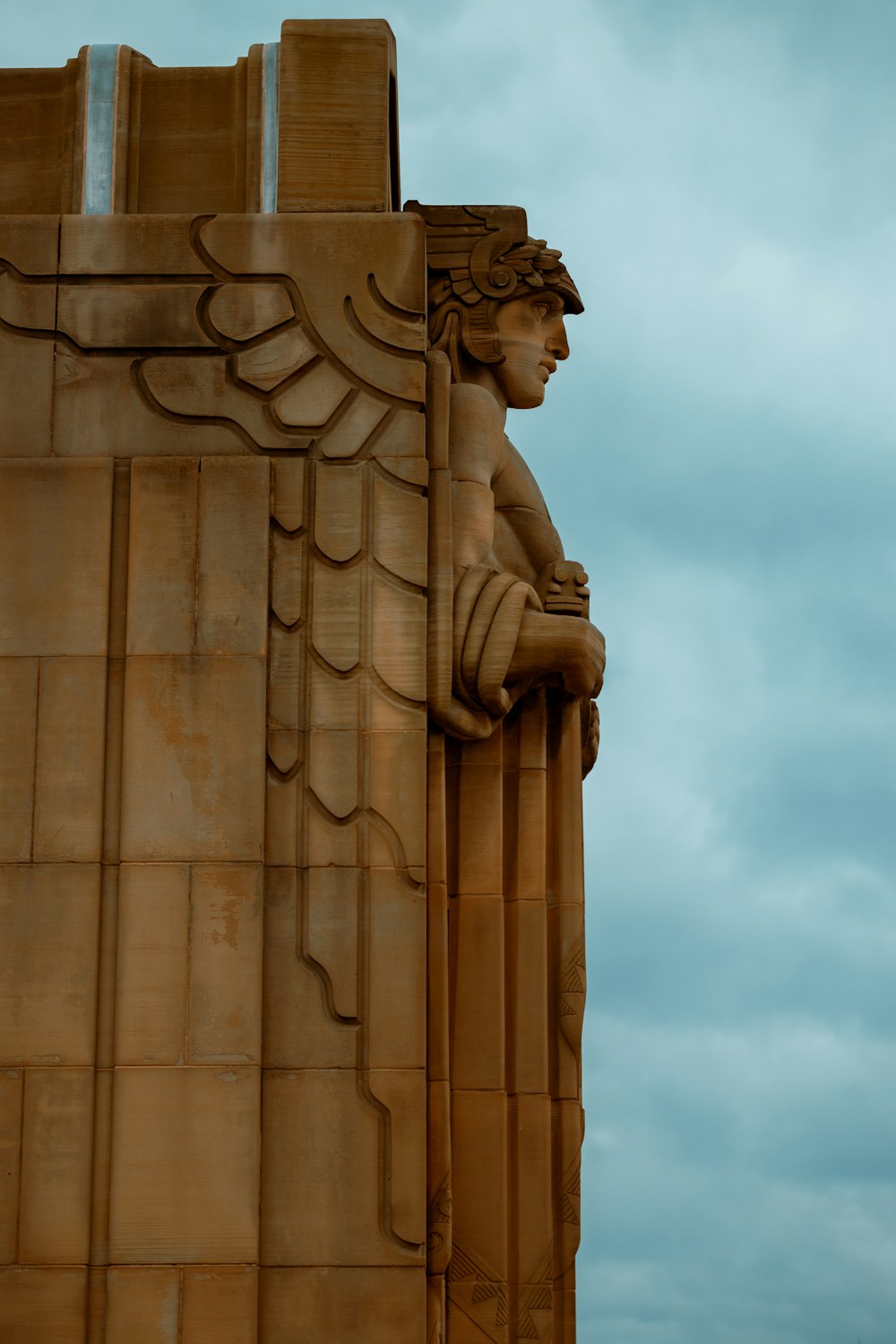 a statue of an angel on the side of a building