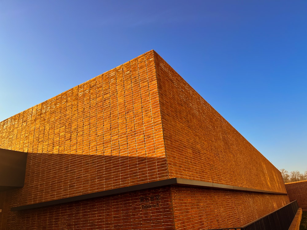 a building made of bricks with a sky background