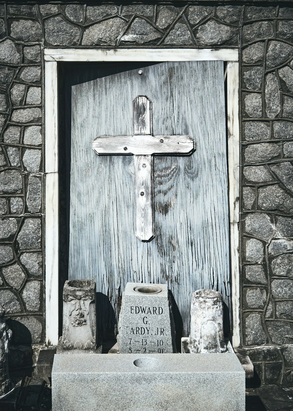 a grave with a wooden cross on top of it