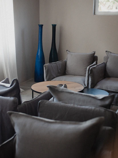 Cozy seating area in the deluxe room with plush cushions and a subtle charcoal grey rug.