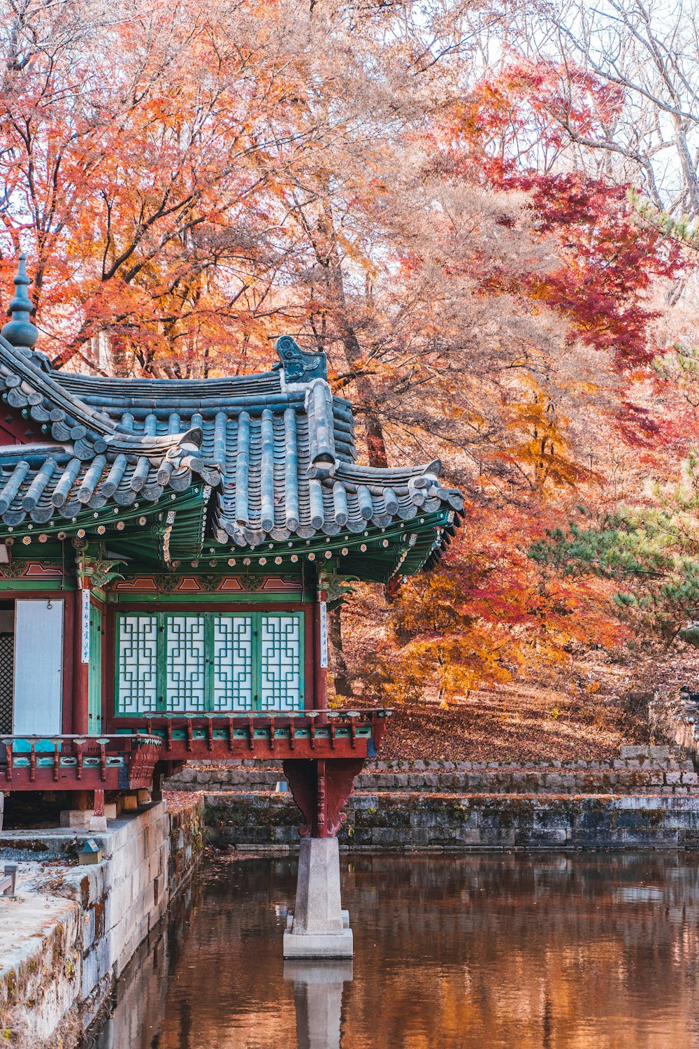 a small building sitting next to a body of water