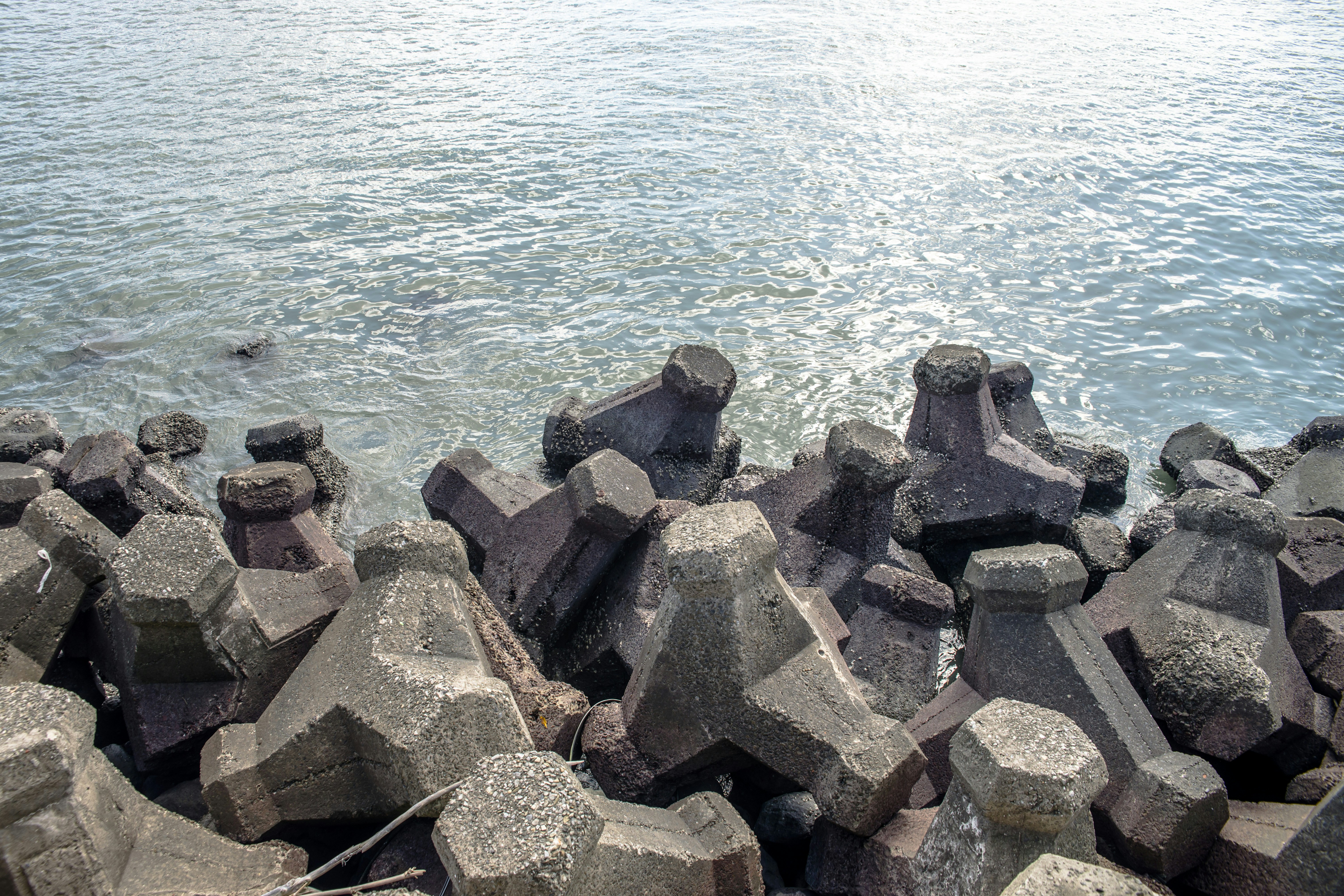 a bunch of rocks that are by the water