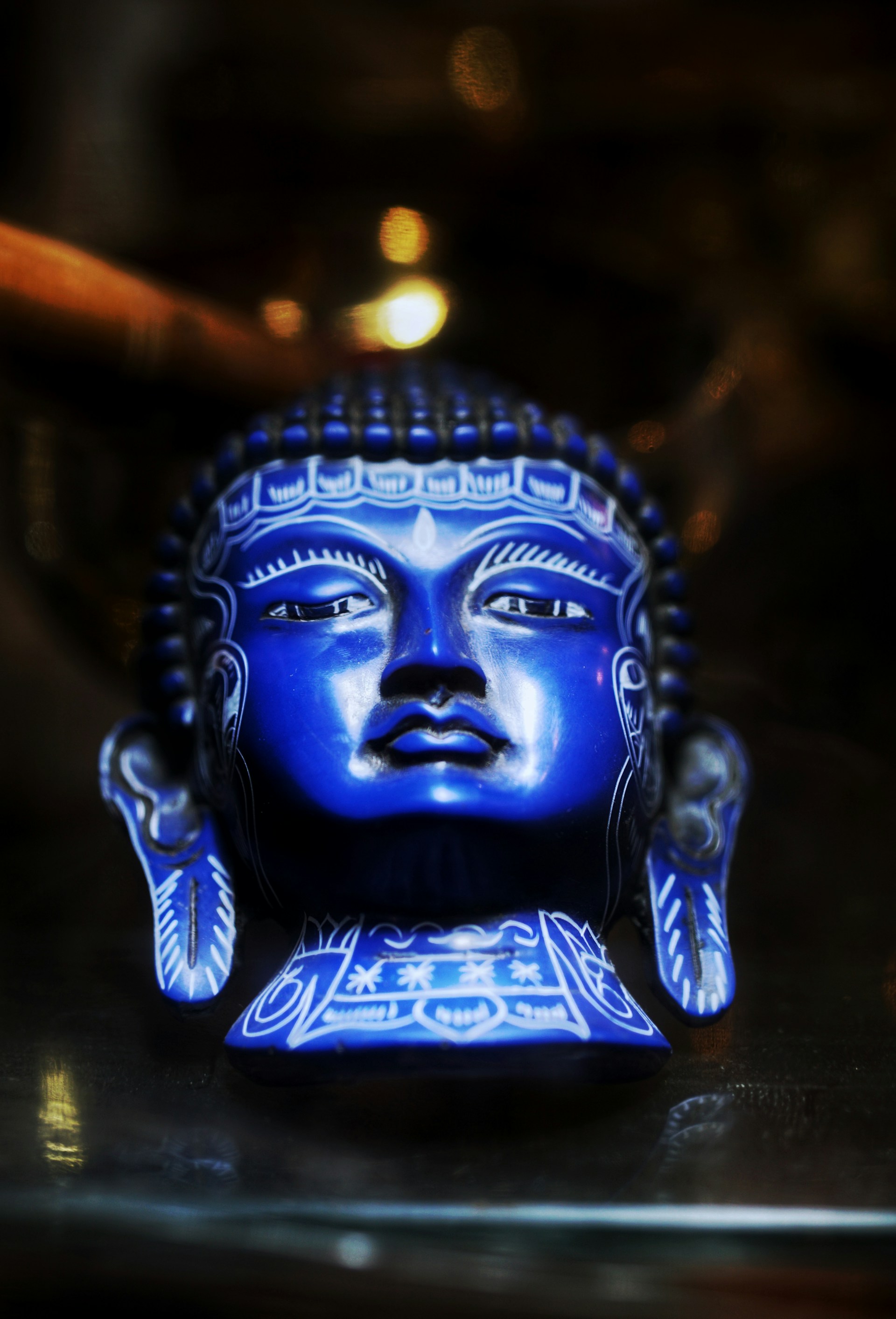 An artistic shot of a ceramic sculpture with soft curves and a rich blue glaze, reflecting the passion of Asya et ses potes rient.