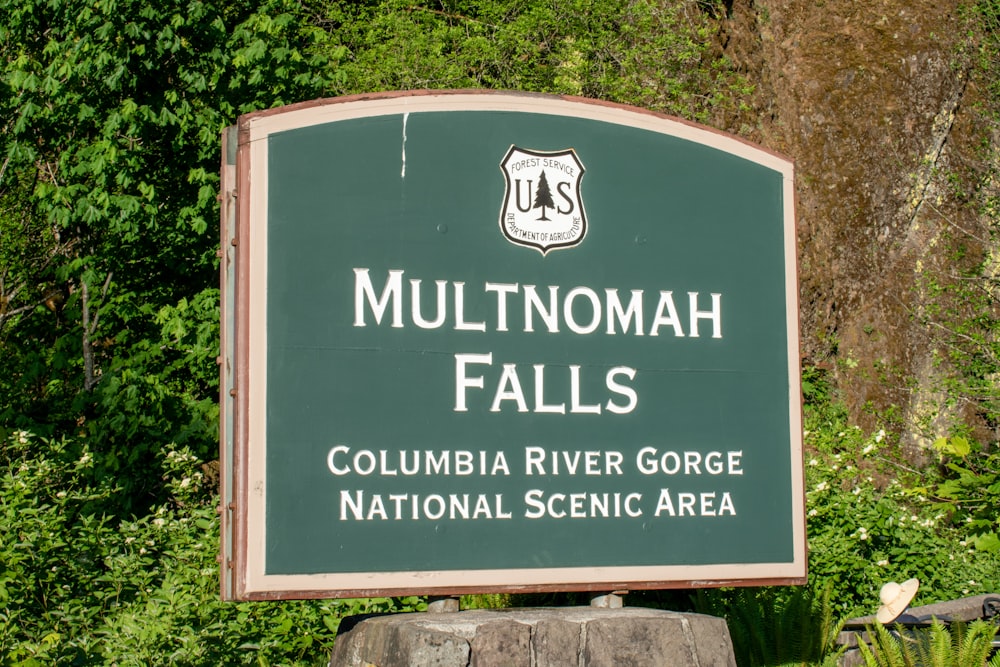 a sign for the columbia river gorge national scenic area