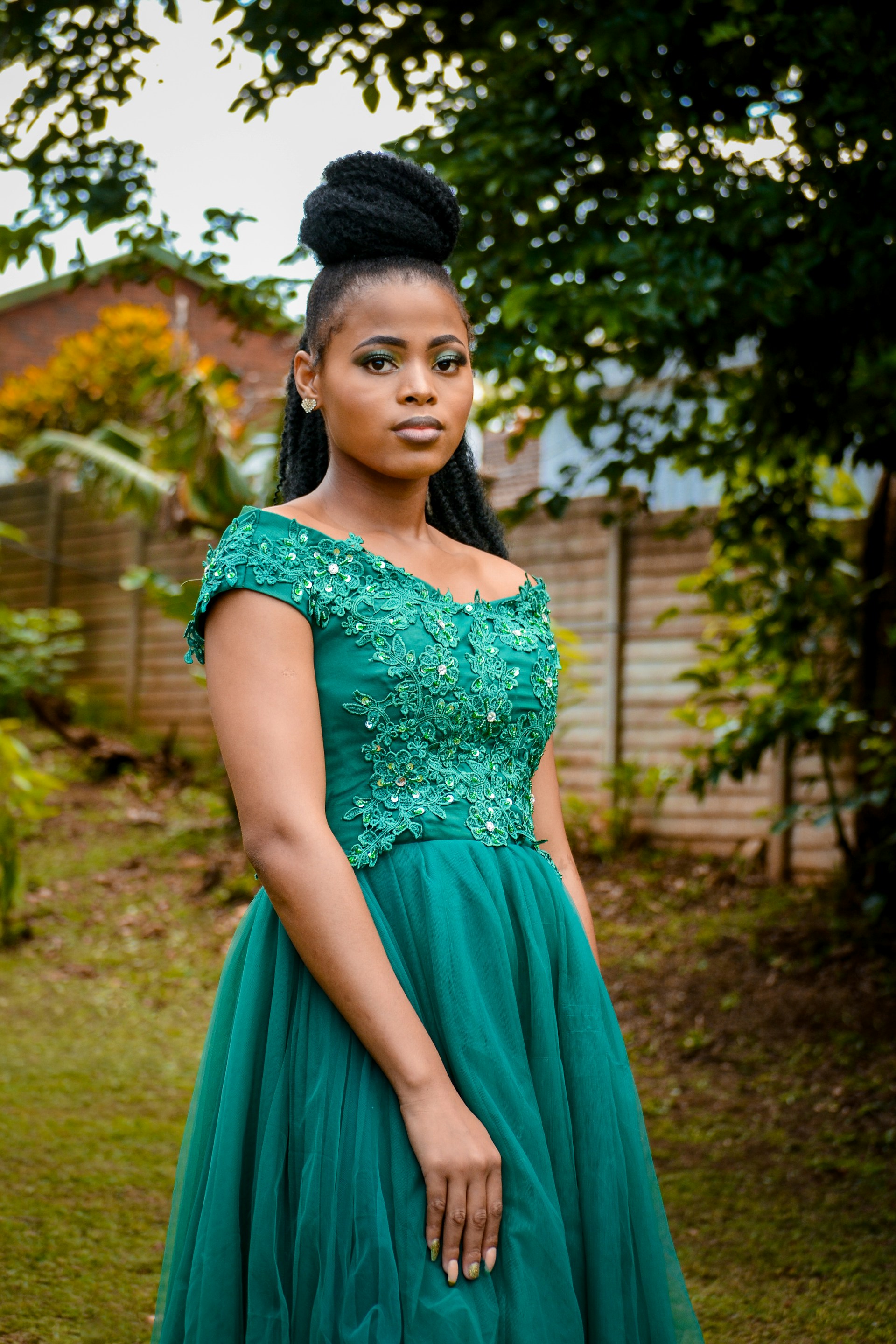 gray computer monitor