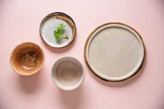 Elegant ceramic gres plates with earthy tones arranged for a traditional Chilean meal.