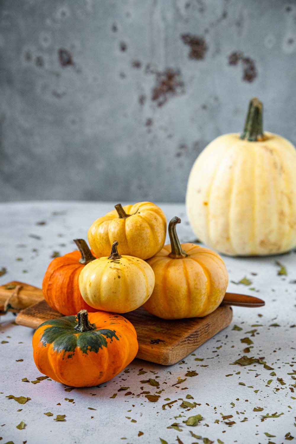 a group of pumpkins sitting on top of a cutting board