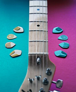 a close up of a guitar neck with several guitar picks