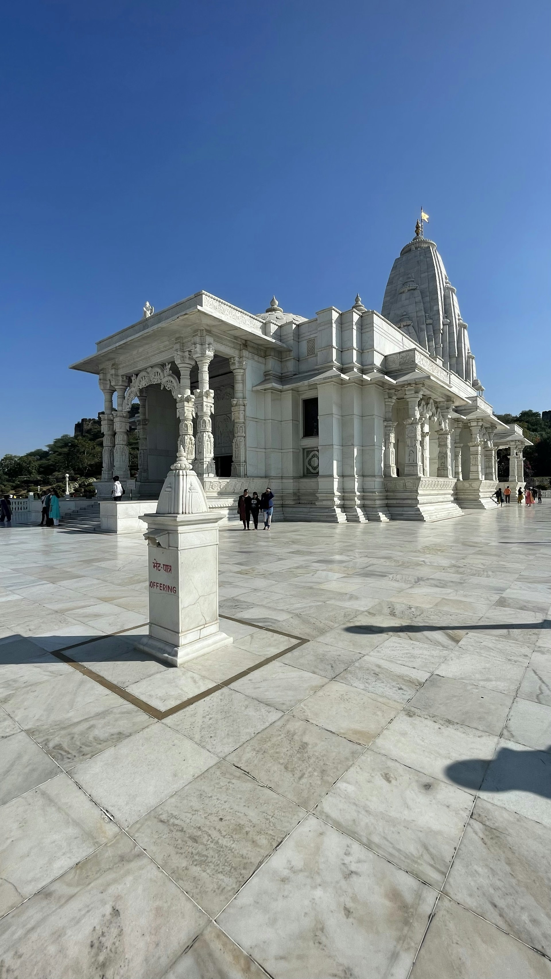 gray computer monitor