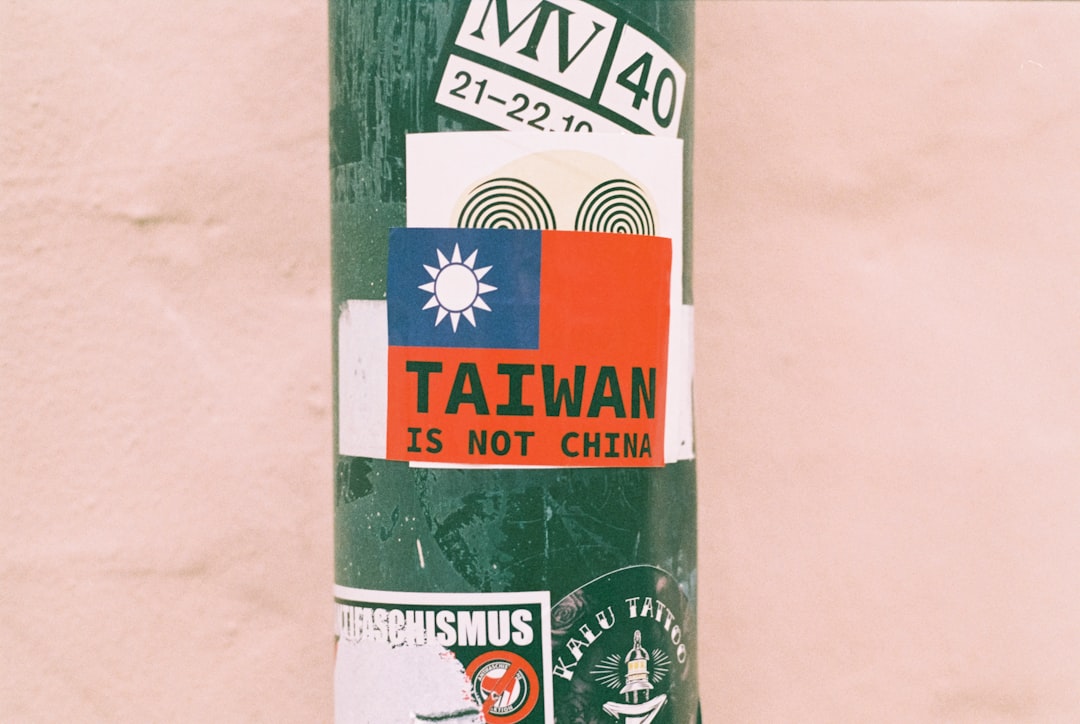 TAIWAN IS NOT CHINA – Urban street art sticker – Politcal Protest. Leica M6 (1987), Summarit-M 2.5 75mm (2007). Hi-Res analog scan by www.urbanfilmlab.com – Konica VX 200 (expired)