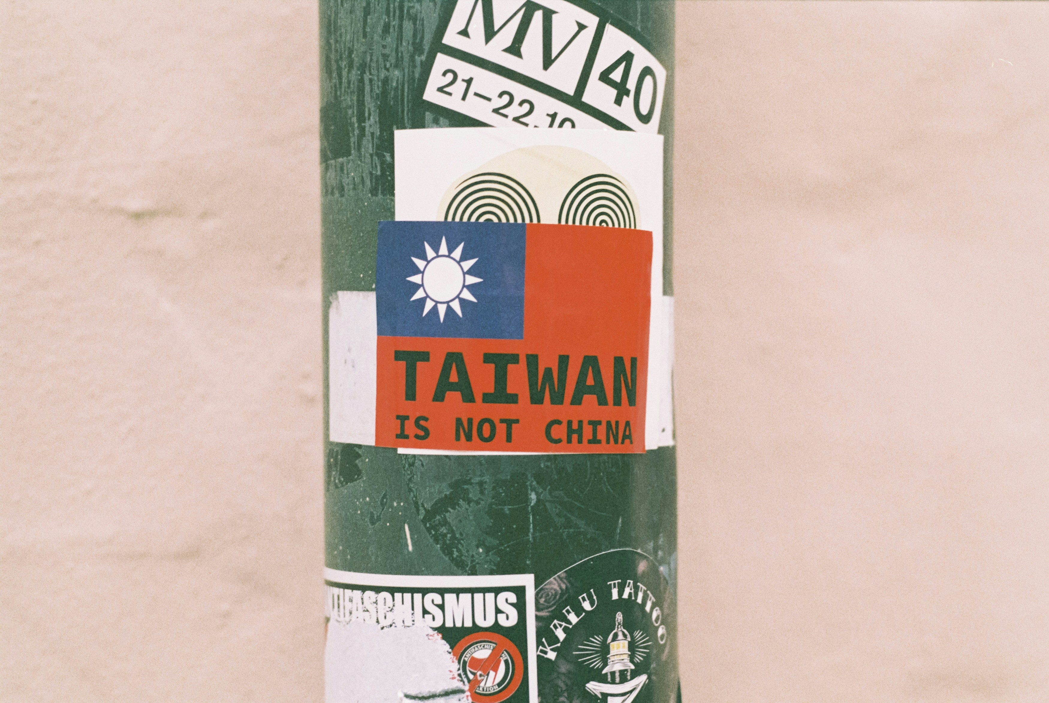 TAIWAN IS NOT CHINA – Urban street art sticker – Politcal Protest. Leica M6 (1987), Summarit-M 2.5 75mm (2007). Hi-Res analog scan by www.urbanfilmlab.com – Konica VX 200 (expired)