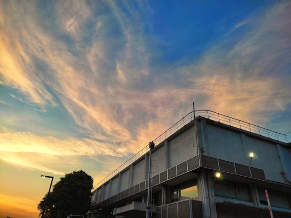 photo 1670865478911 ca5ce379044d?q=85&w=584&h=438&fit=crop