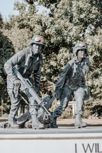 a statue of two soldiers holding a rifle