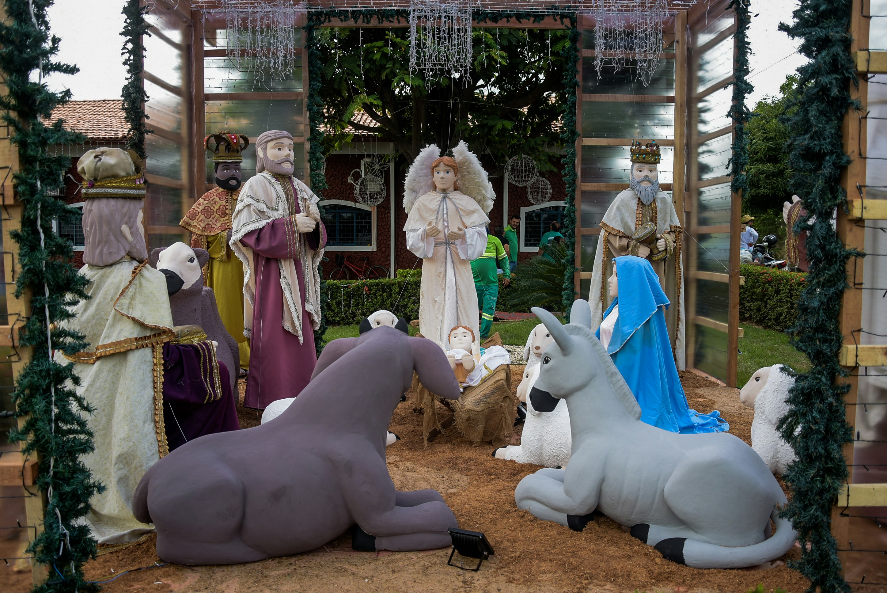 A nativity scene with figurines of the birth of jesus photo Free