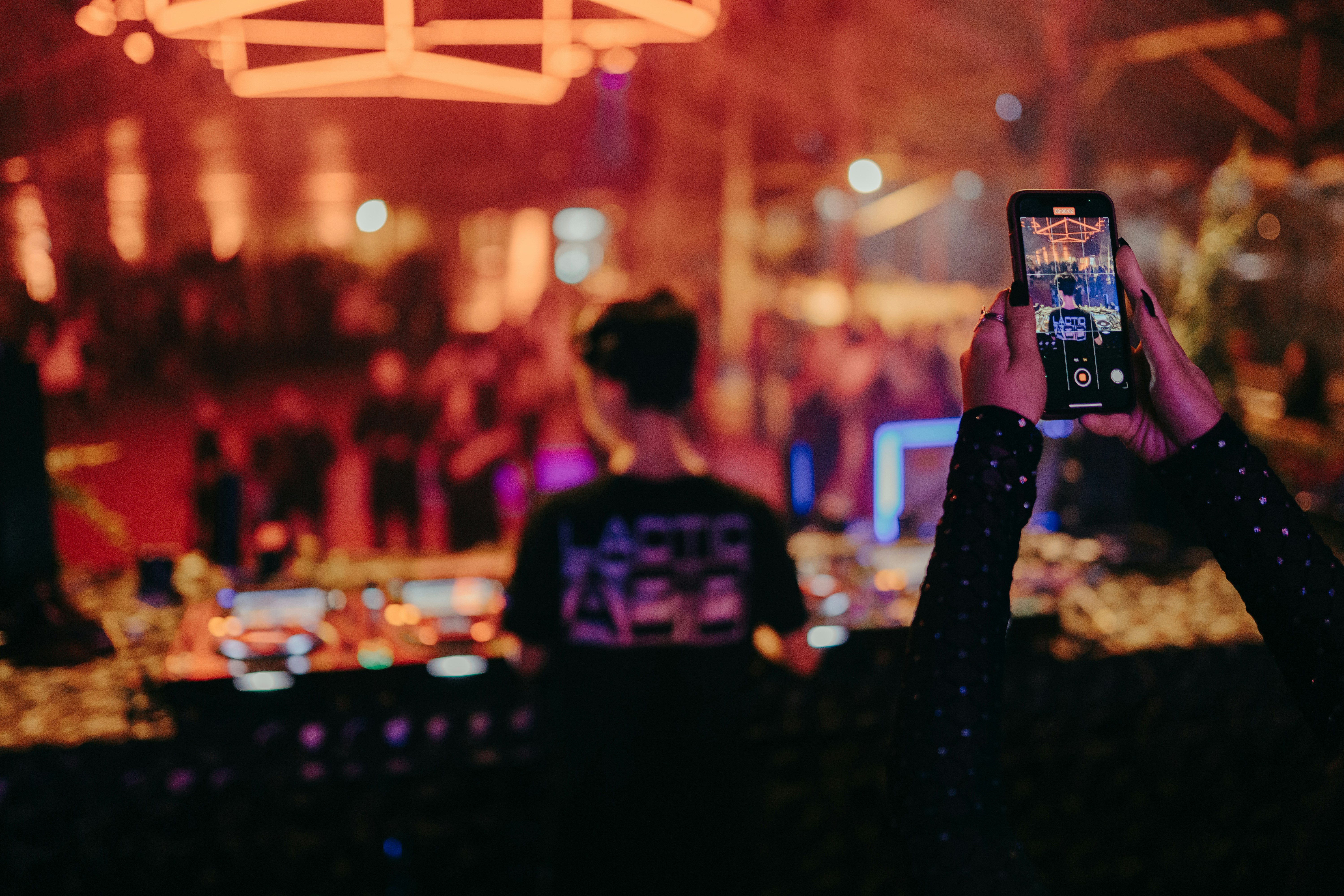 gray computer monitor