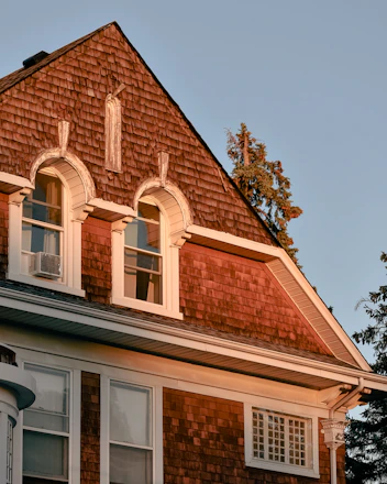 Cozy mountain house exterior with sunset lighting over San Martin de los Andes.