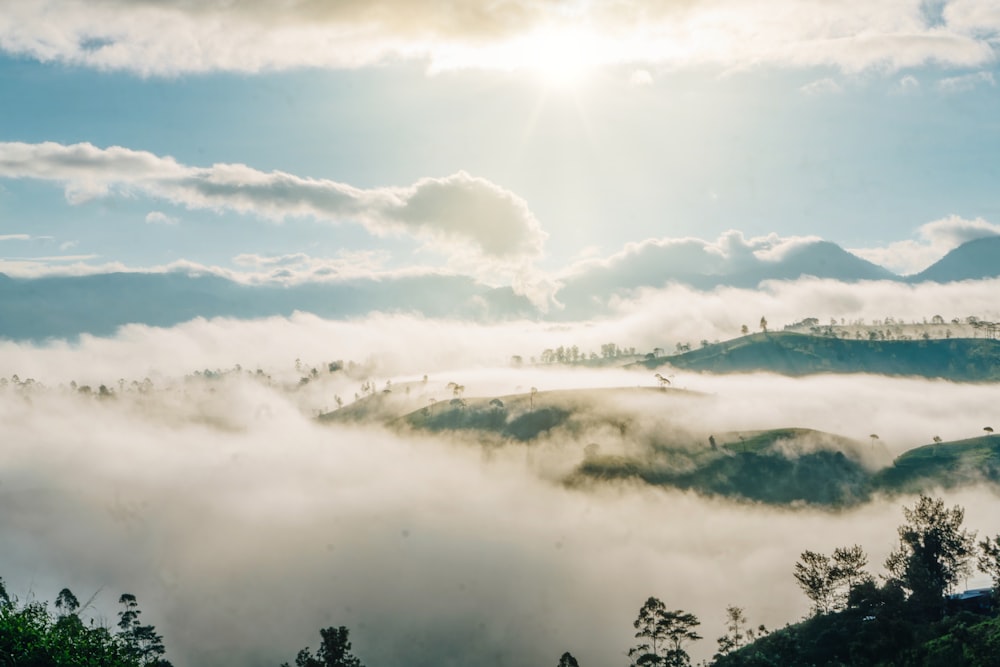 the sun shines through the clouds in the mountains